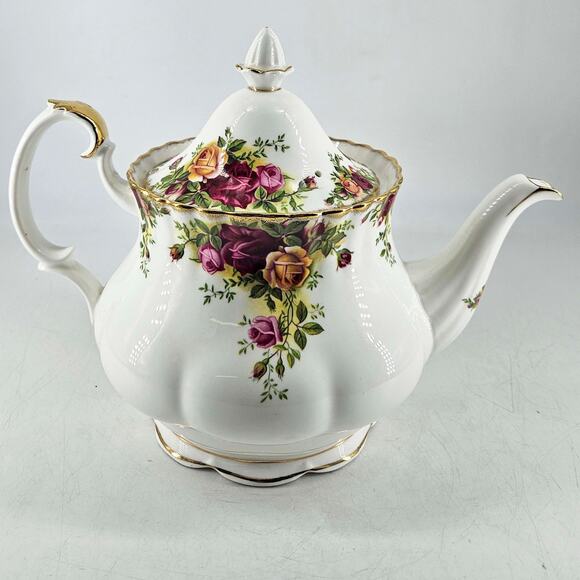 Royal Albert OLD COUNTRY ROSES porcelain 6 Cup Teapot 1962 - Picture 1 of 7